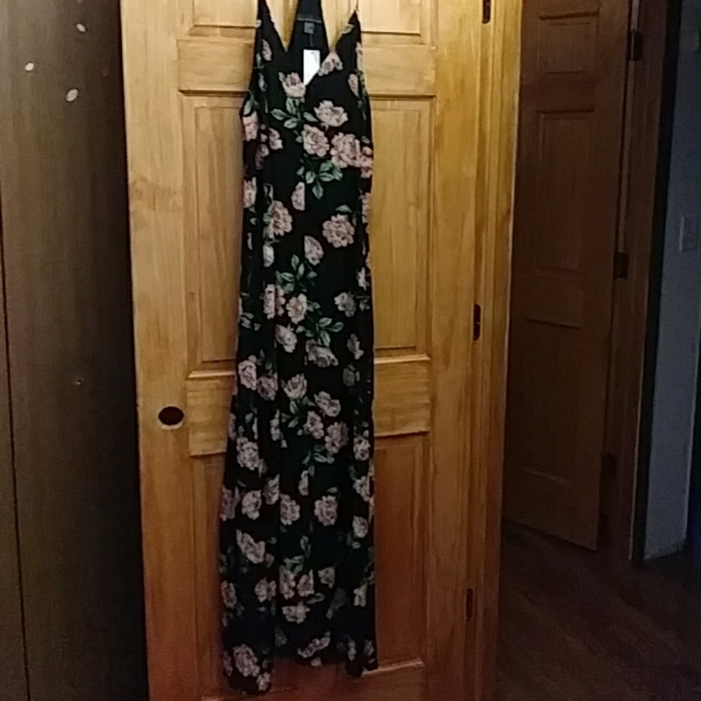 Attention Maxi dress.   Anything $10 and under, NO OFFER will be made